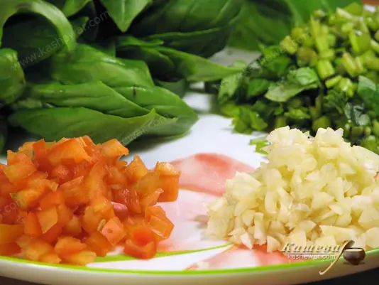 Garlic, pepper and basil for tomato soup