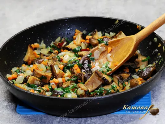 Beans with mushrooms and herbs