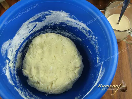 Steamed flour in hot milk