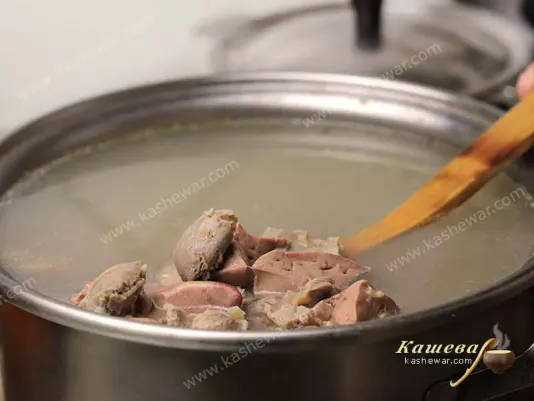 Субпродукти у бульйоні
