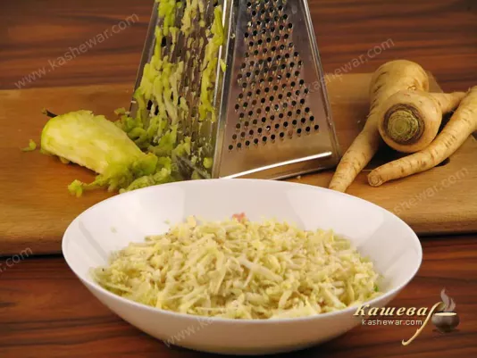 Peel and grate apples and parsnips