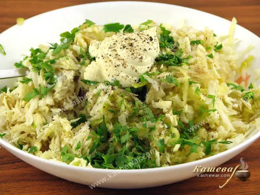 Mix parsnips, apples, mayonnaise and greens