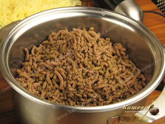 Печень перекручиная зерез мясорубку