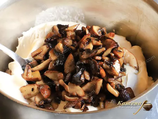 Mushroom sauce for liver cake