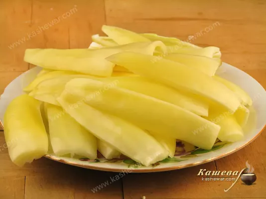 Chopping bell pepper for pickling