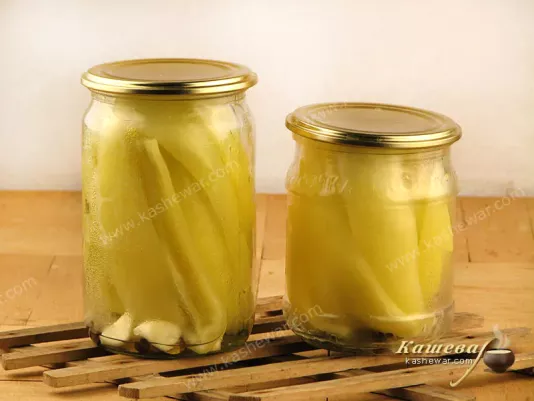 Stacking bell peppers and pickling spices
