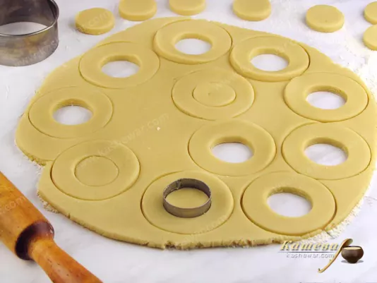 Cut out rings from the dough