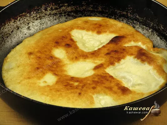 Frying pizza in a pan base