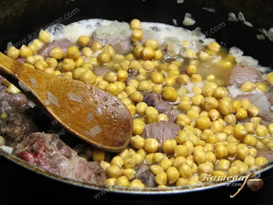 Add chickpeas to fried meat