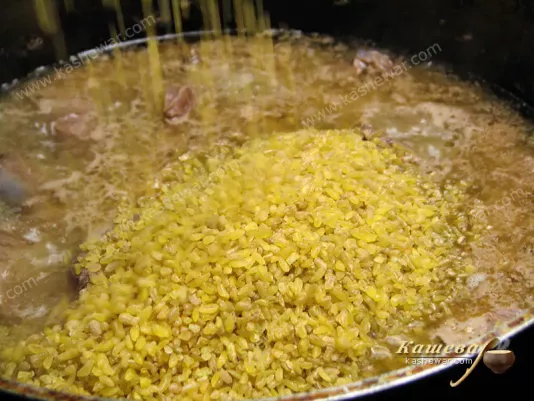 Add bulgur to pilaf