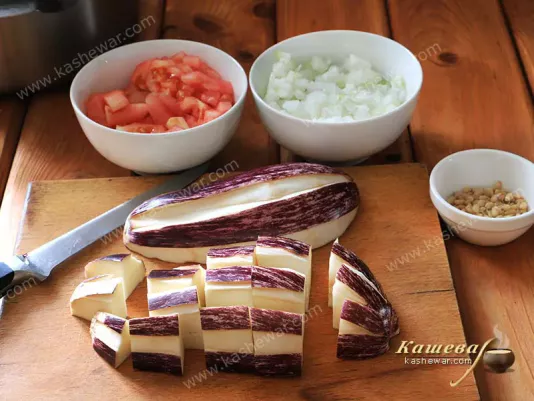 Preparing eggplants for pilaf