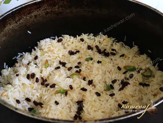 Raisins in pilaf