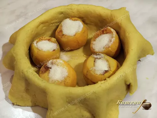 Quince in dough