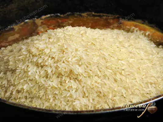 When the chickpeas become soft add the washed rice
