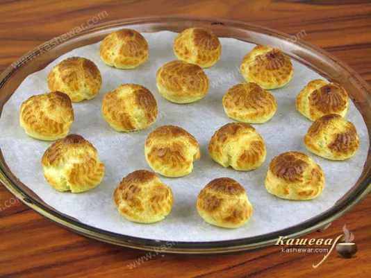 Baking profiteroles