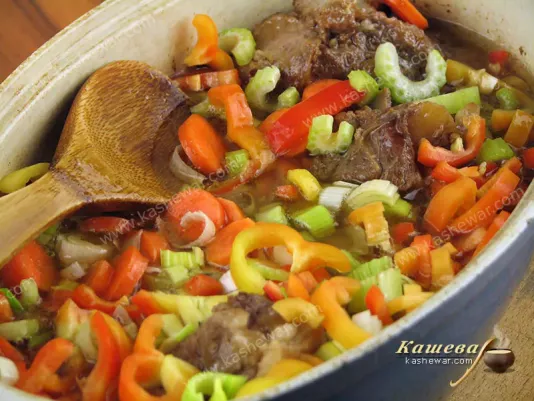 Vegetables with beef tail