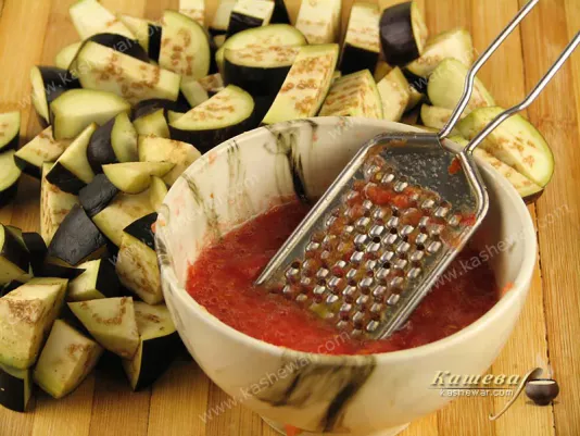 Sliced eggplant and grated tomatoes