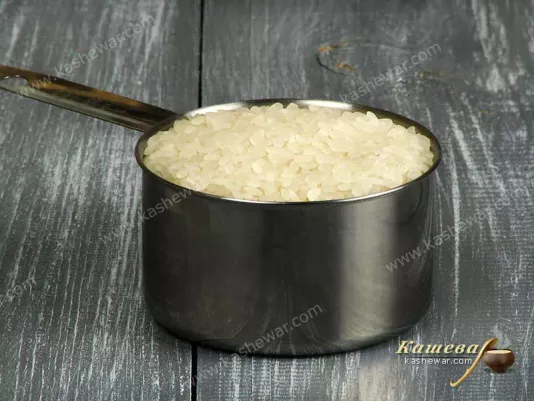 Preparing rice for curry