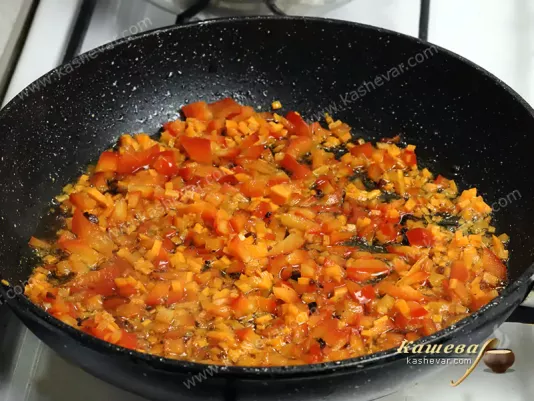 Vegetables are fried in a frying pan