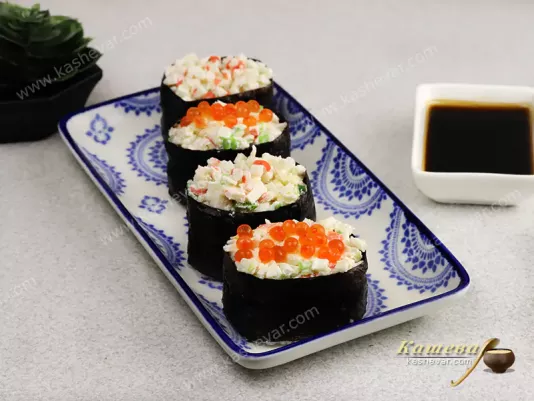 Ready-made gunkan-maki sushi