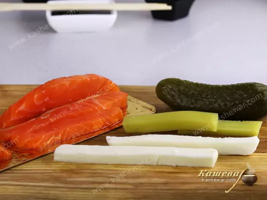 Cucumber, salmon and cheese rolls