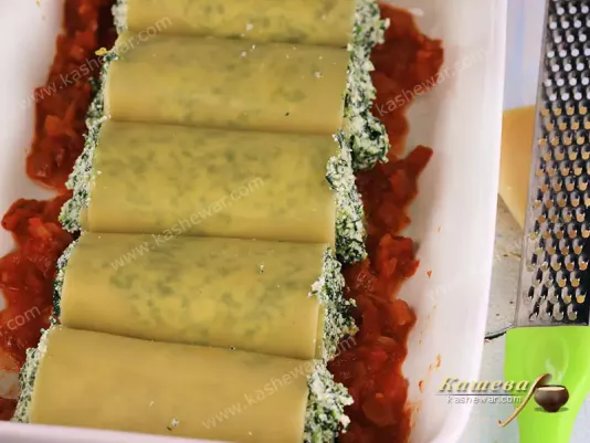 Роллы лазаньи с сырной начинкой