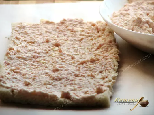 Spreading the filling for the roll on bread
