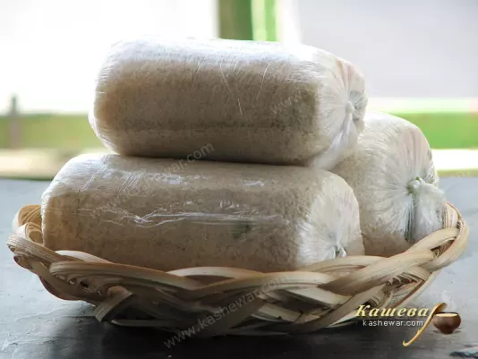 Cooling the finished rolls in the refrigerator