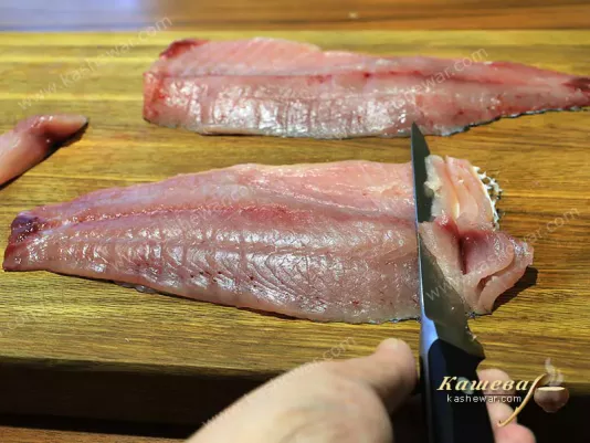 Carp fillet incisions at a 45 degree angle