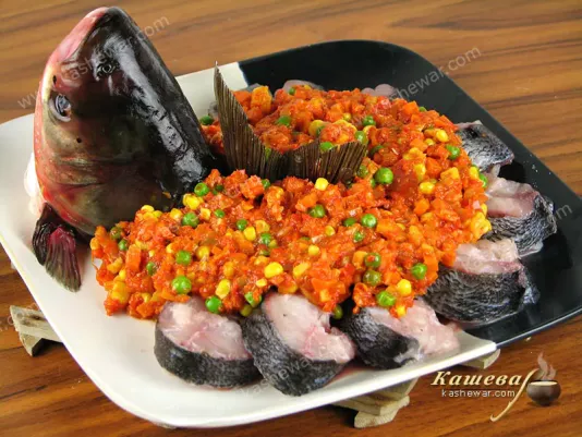 Put fish and vegetables on a plate and steam