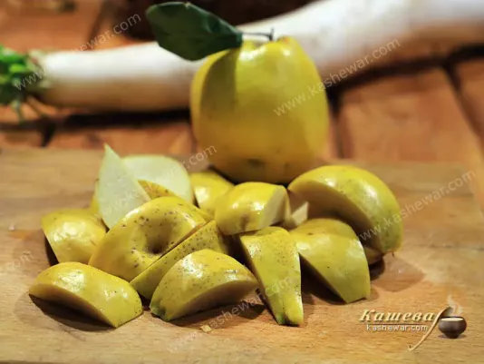 Айва нарезанная дольками