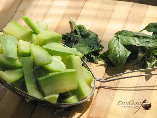Cooking zucchini for salad