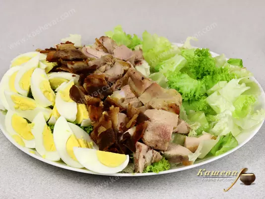 Lettuce, chicken, eggs and bacon