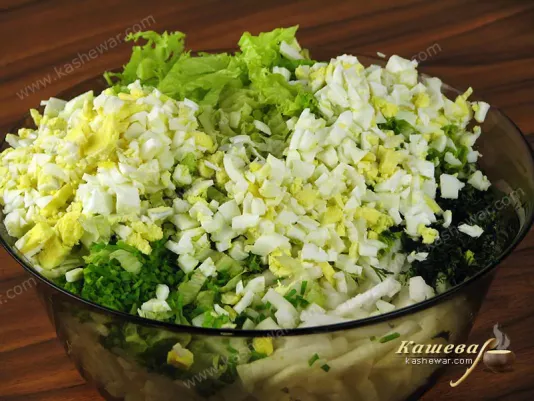 Mix radish with lettuce, boiled eggs and herbs