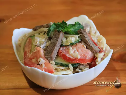 Салат из свежих овощей с мясом