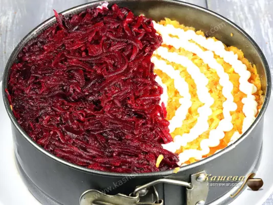 Шар моркви та шар буряків у салаті