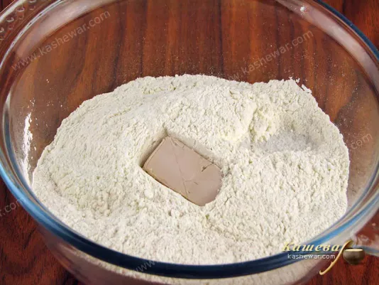 Mix flour with salt and yeast
