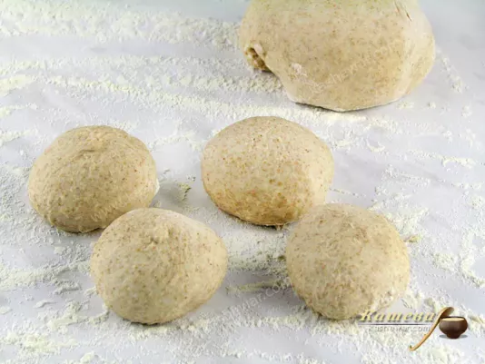 Divide the dough into 12 buns