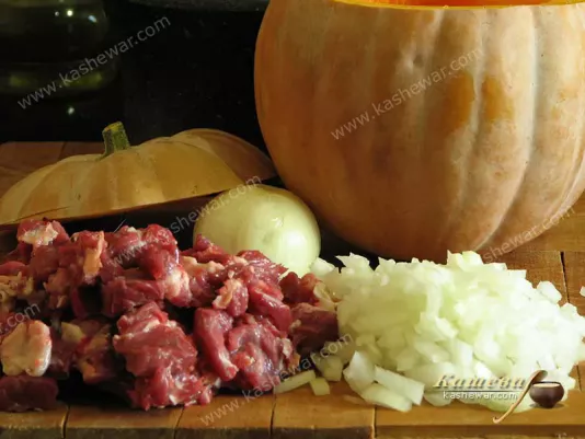 Preparing pumpkin filling