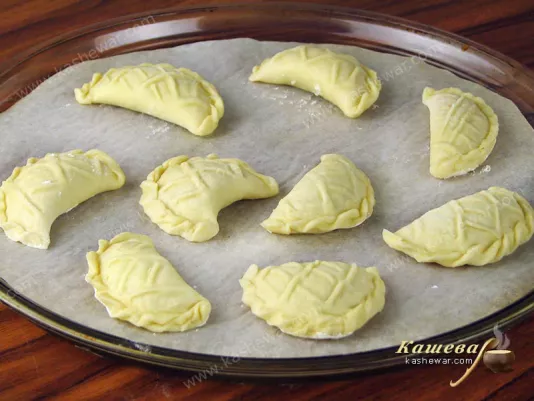 Form a sekerbura and place on a baking sheet
