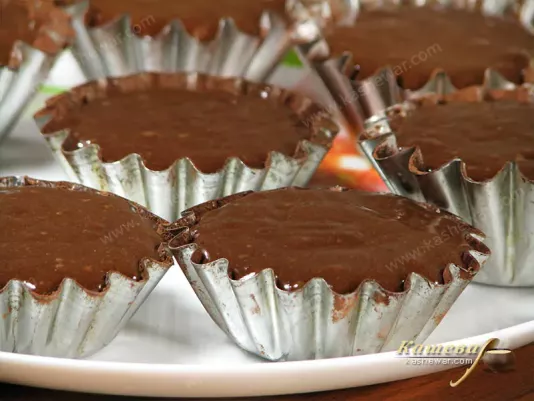Baking chocolate fondant in the oven