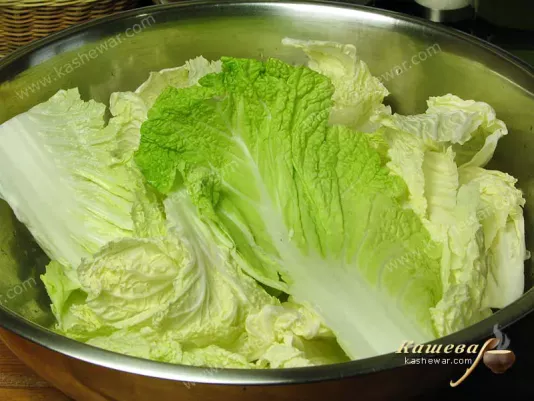 Pickling chinese cabbage leaves