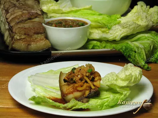 How to eat pork belly with two sauces