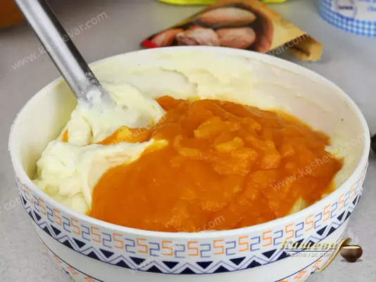 Baked pumpkin with cream cheese