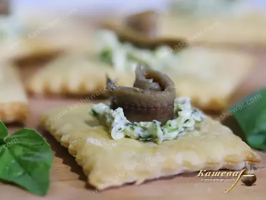 Thin puff with aromatic butter and anchovies