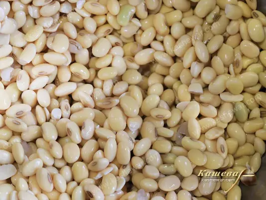 Соєві боби після замочування