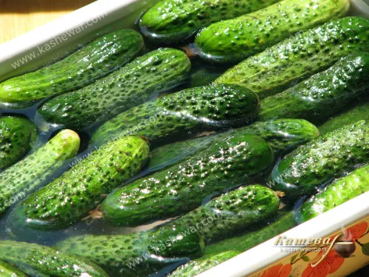 Замачивание огурцов для засолки