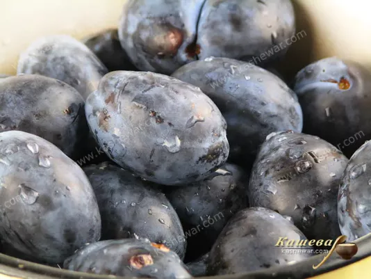 Plums "Ugorka" variety