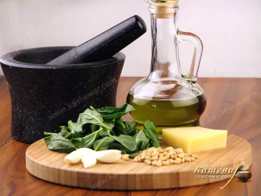 Ingredients of Italian pesto sauce