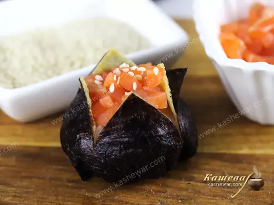 Готовые суши дзакуро-дзуси